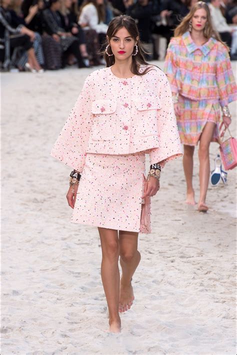 chanel tailleur tweed estate 2019|Chanel fashion show.